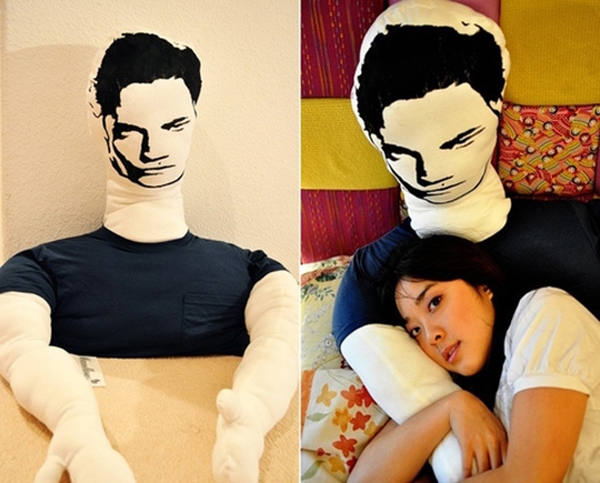 ROBERT-PATTINSON-PILLOW