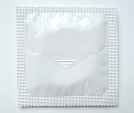 dezeen_One-Handed-Condom-Wrapper-by-Ben-Pawle_3